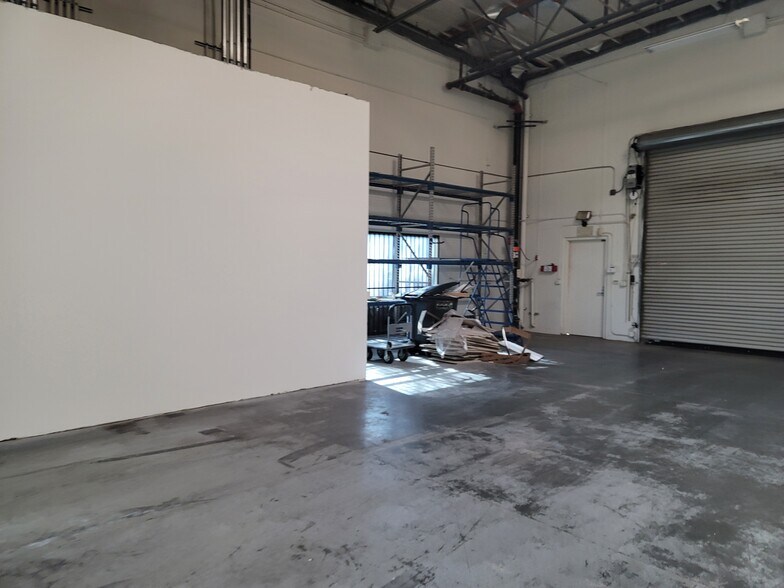 More Photos Of 800 S Rochester Ave, Ontario Warehouse For Lease