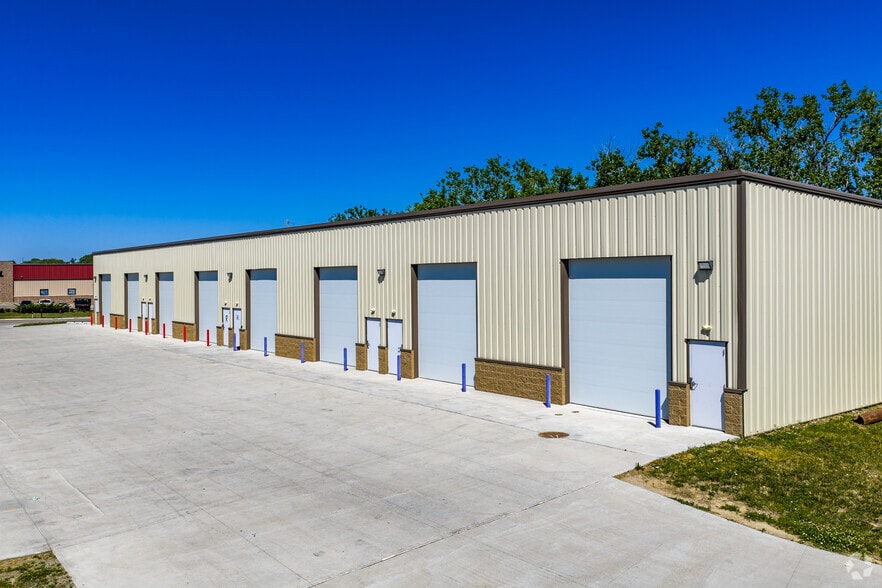 More Photos Of 3240 N 23rd St, Lincoln Industrial For Lease