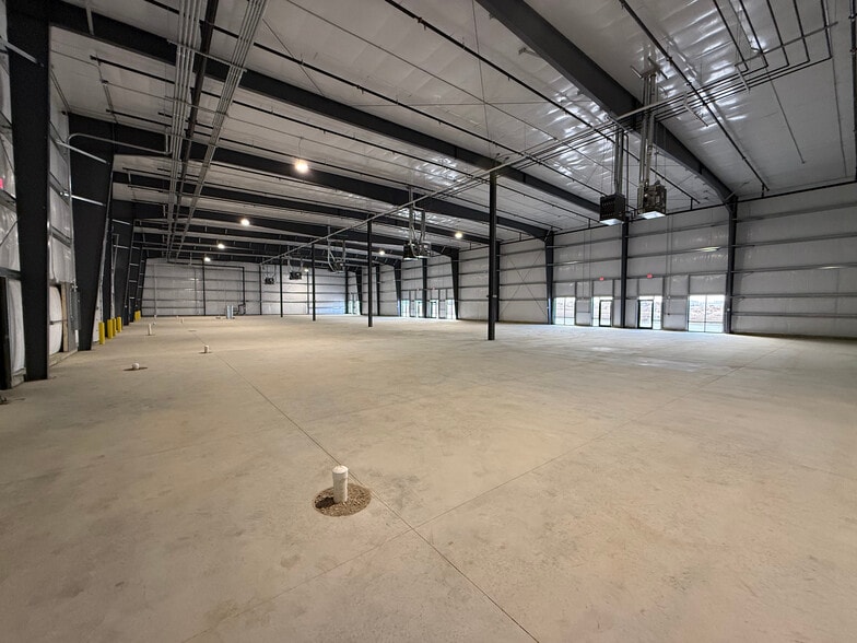 More Photos Of 4100 E Producer Ln, Sioux Falls Distribution For Lease