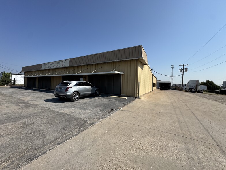 More Photos Of 1600 S Interstate Highway 45, Hutchins Distribution For Sale