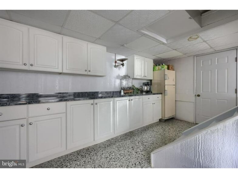 More Photos Of 240 Railroad Ave, Bird In Hand Flex For Sale