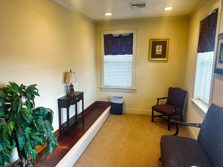 More Photos Of 2011 State St, East Petersburg Medical For Lease