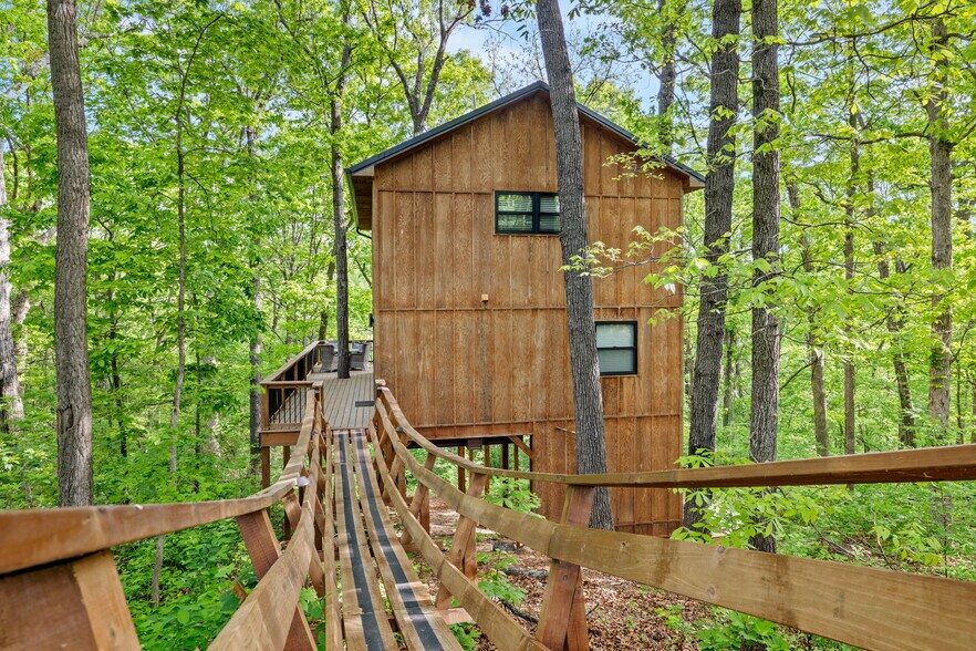 More Photos Of 22468 State Highway 112, Cassville Specialty For Sale