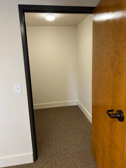 More Photos Of 750 W 10th Ave, Junction City Office For Lease