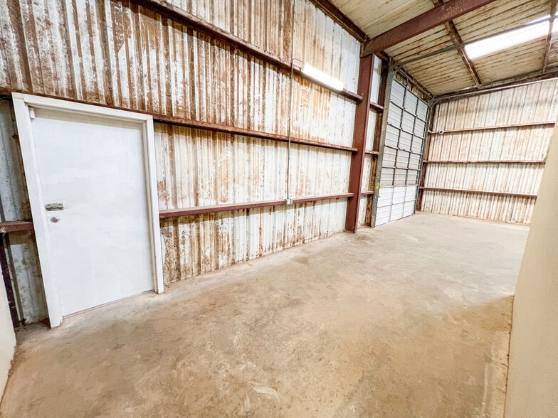 More Photos Of 1304A Dayton Rd, Midland Warehouse For Lease