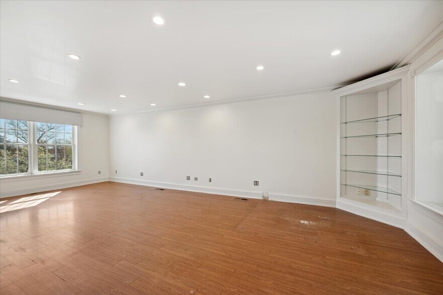 More Photos Of 108 S Finley Ave, Basking Ridge Storefront Retail Office For Lease