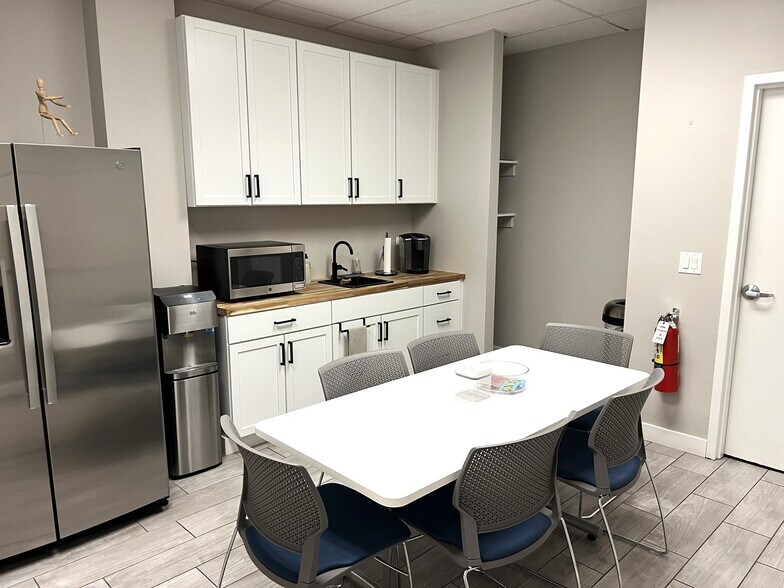 More Photos Of 1256 Waterford Dr, Aurora Medical For Sale