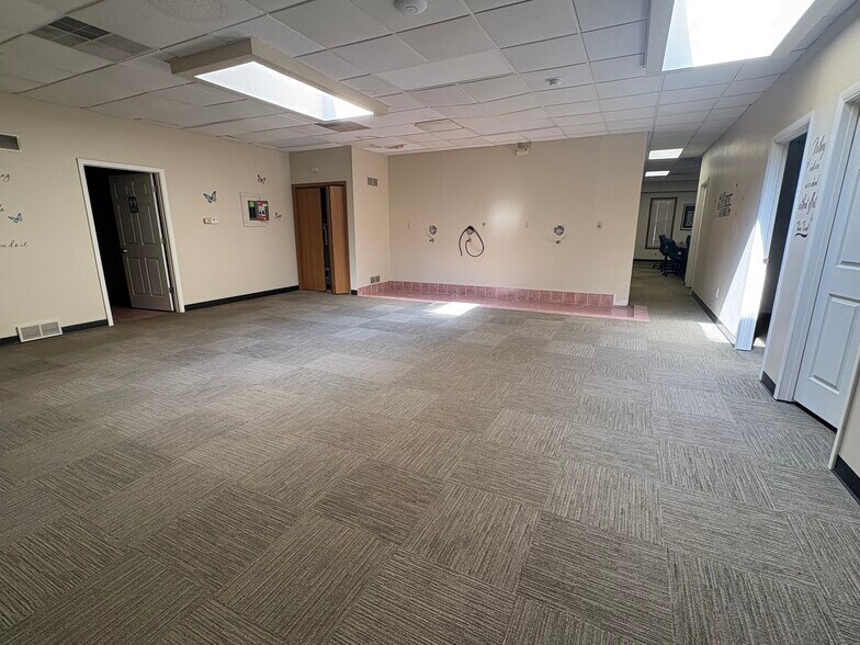 More Photos Of 773 Pershing St, Ellwood City Office For Sale