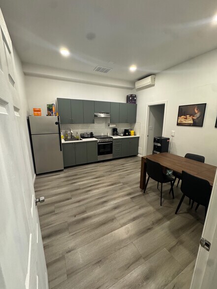 More Photos Of 247 Van Brunt St, Brooklyn Storefront Retail Office For Lease