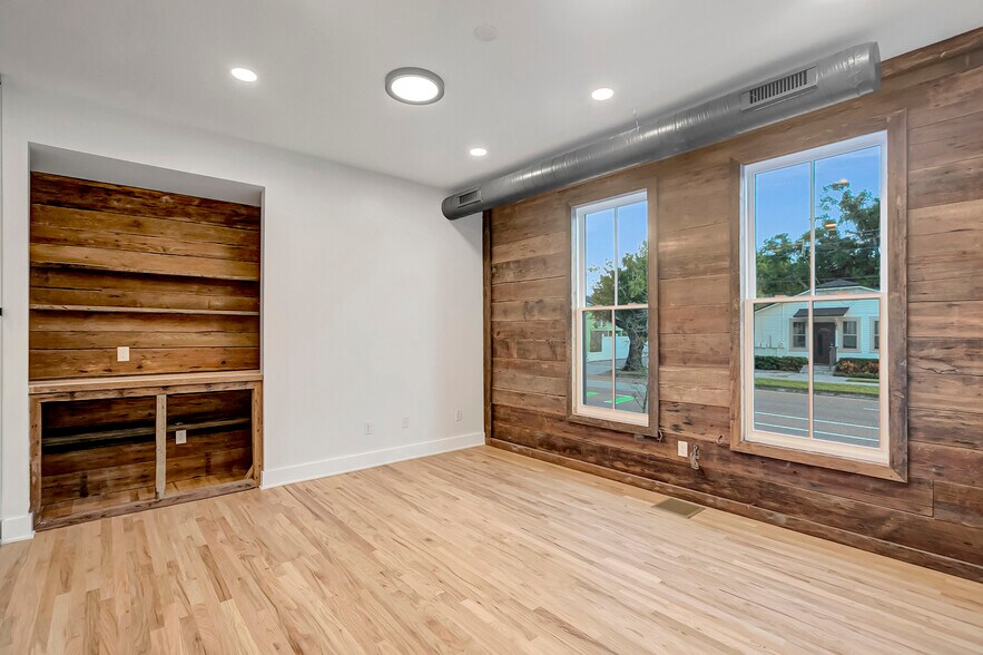 More Photos Of 2111 Cleveland St, Tampa Office For Sale