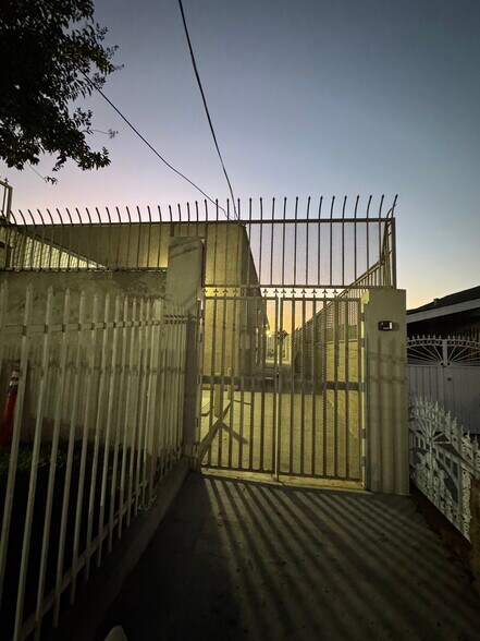 More Photos Of 1075 E Pacific Coast Hwy, Long Beach Storefront Retail Office For Sale