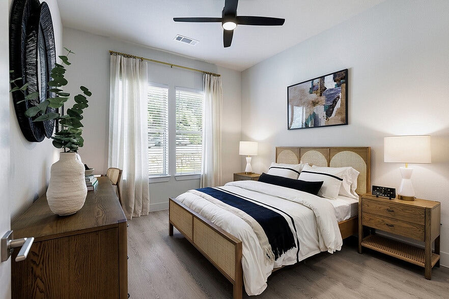 More Photos Of 7910 S New Braunfels, San Antonio Apartments For Lease