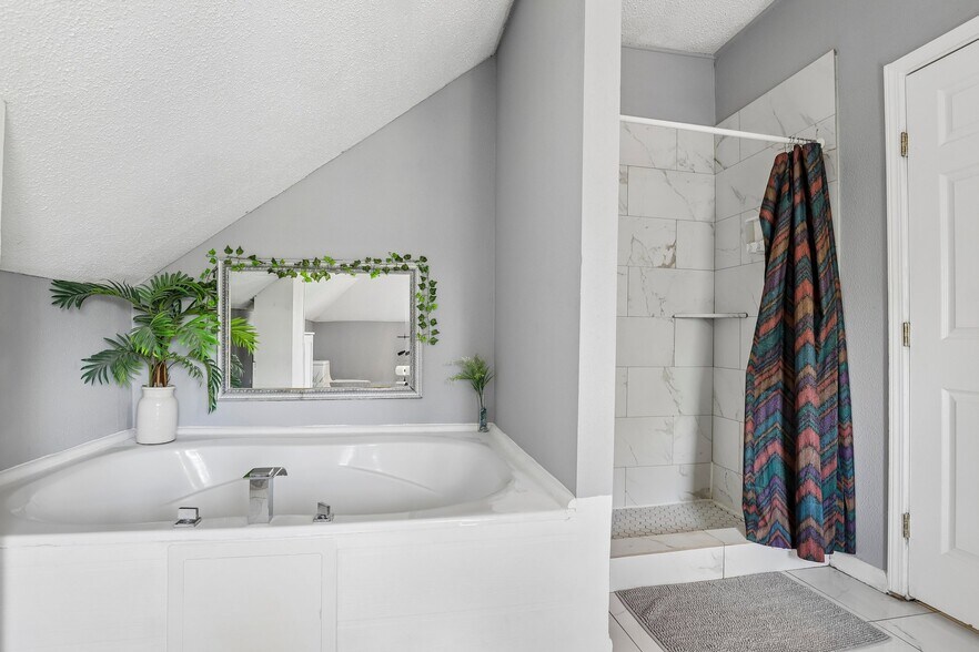 More Photos Of 421 Howard St, San Antonio Hospitality For Sale