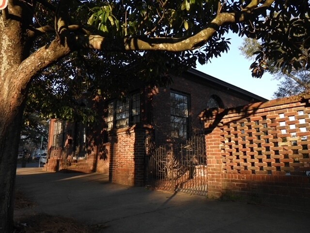More Photos Of 134 Houston St, Savannah Freestanding For Lease