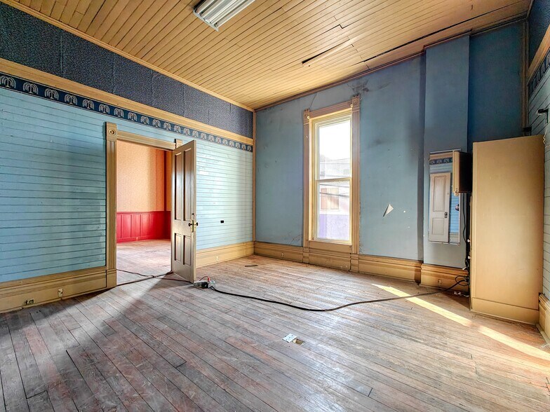 More Photos Of 17 Broadway St, McKenzie Storefront For Sale
