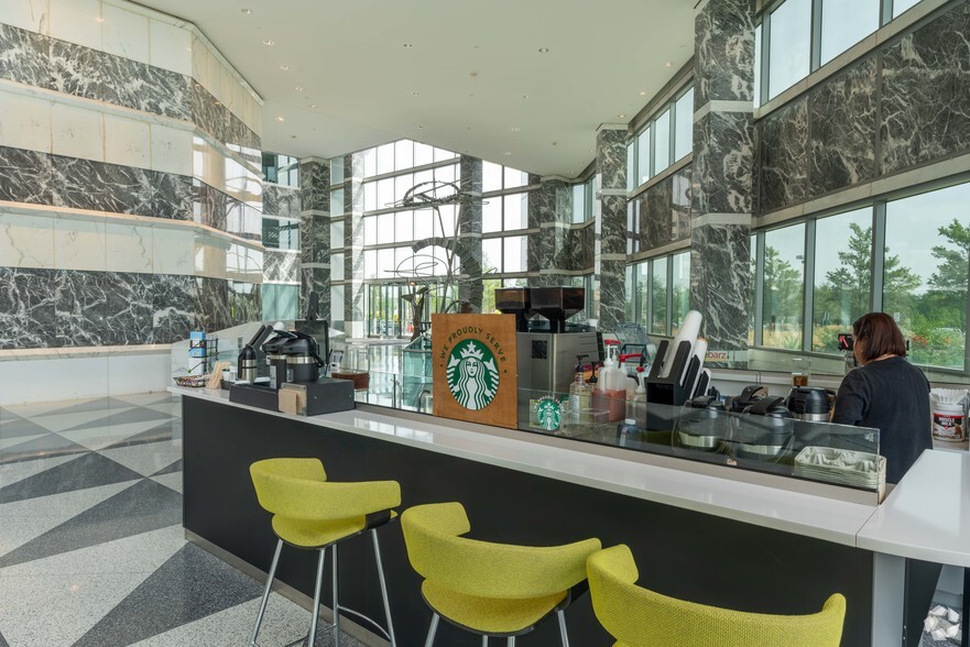 More Photos Of 1 Tower Ln, Oakbrook Terrace Office For Lease