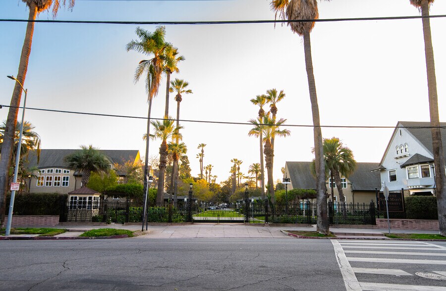 More Photos Of 2100 Bonsallo Ave, Los Angeles Apartments For Sale