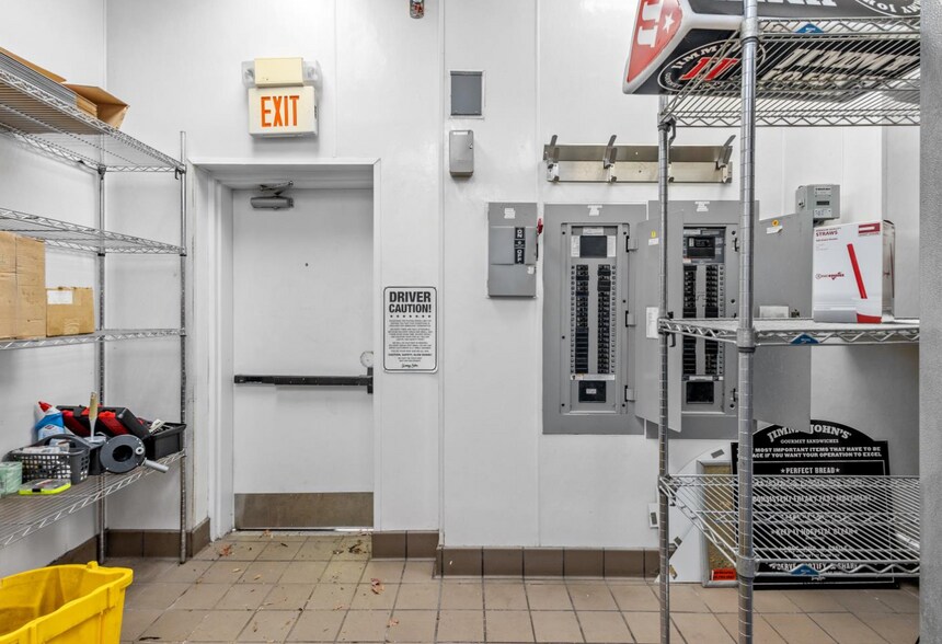 More Photos Of 11500 Midlothian Tpke, Richmond General Retail For Lease