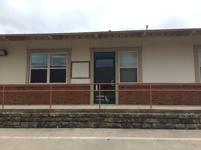 More Photos Of 4516 Boat Club Rd, Fort Worth Office For Lease