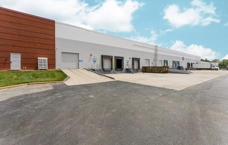 More Photos Of 408 Gallimore Dairy Rd, Greensboro Unknown For Lease