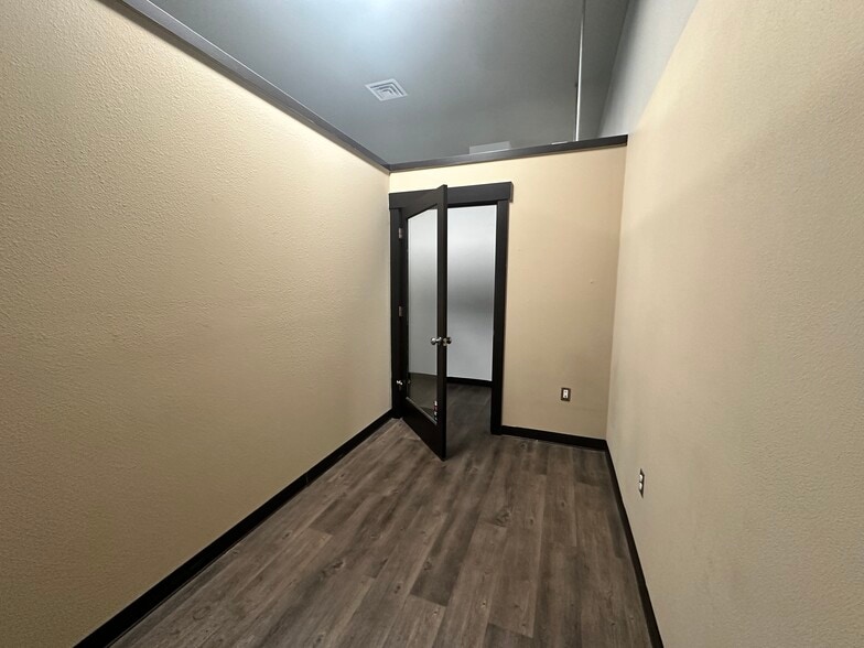 More Photos Of 8218 Pacific Ave, Tacoma Freestanding For Lease