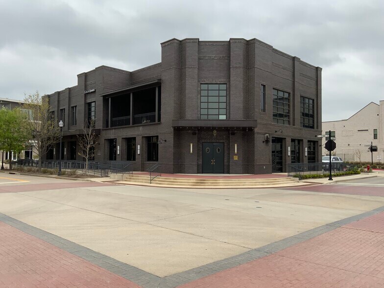Primary Photo Of 320 S Oak St, Roanoke Medical For Lease