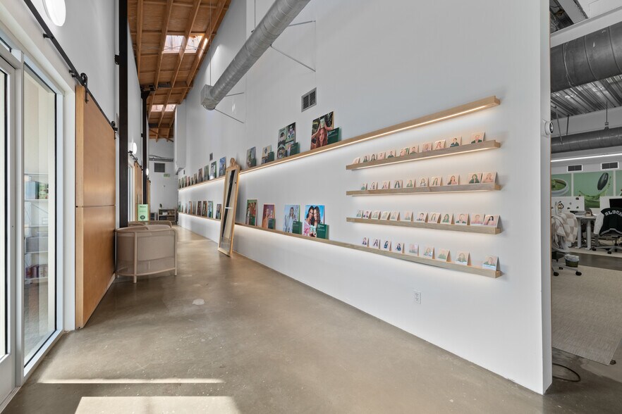 More Photos Of 523 Victoria Ave, Venice Loft Creative Space For Lease