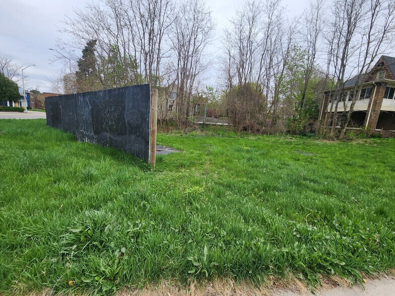 Primary Photo Of 685 Brant St, Burlington Land For Sale