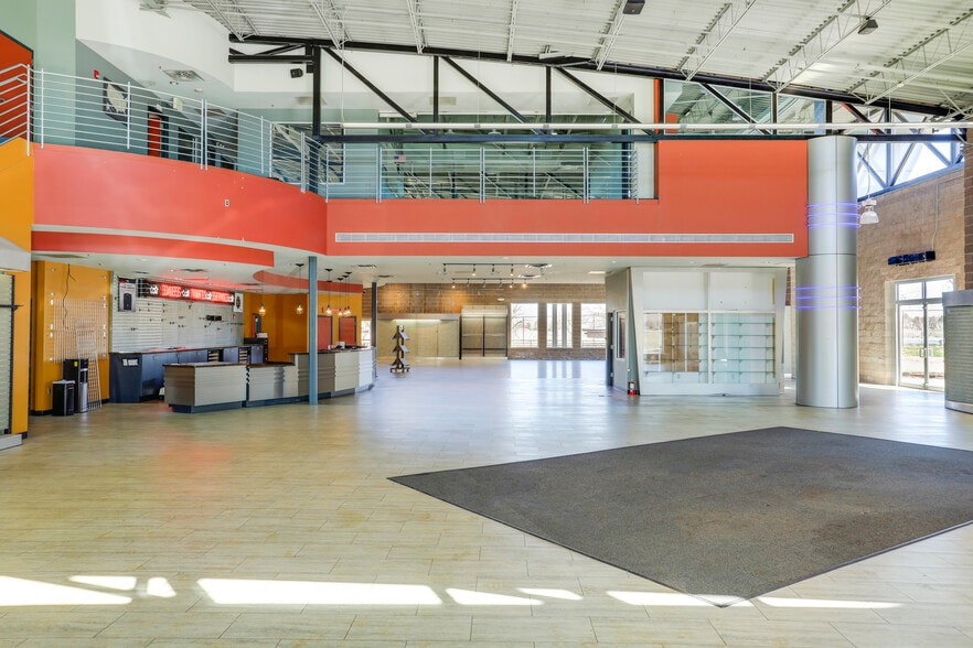 More Photos Of 2885 W County Line Rd, Littleton Auto Dealership For Sale