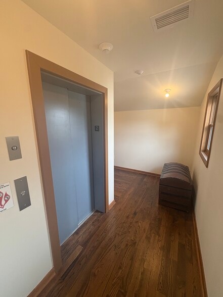 More Photos Of 264 Natchez St, Franklin Loft Creative Space For Lease