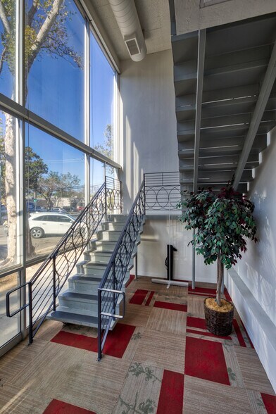 More Photos Of 2007 O St, Sacramento Office For Lease