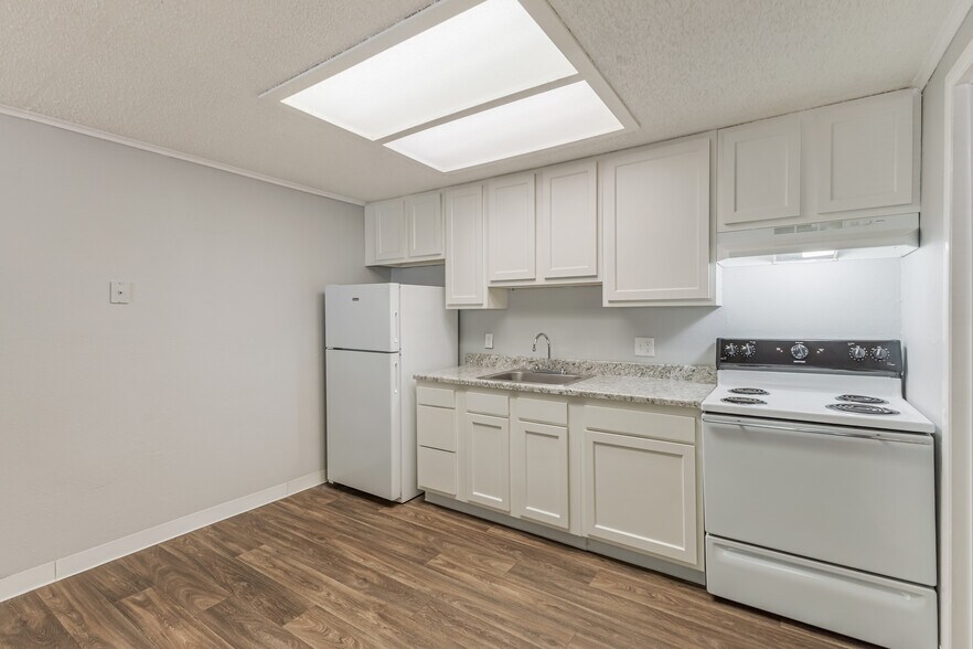 More Photos Of 33305 Ryan Dr, Leesburg Apartments For Sale