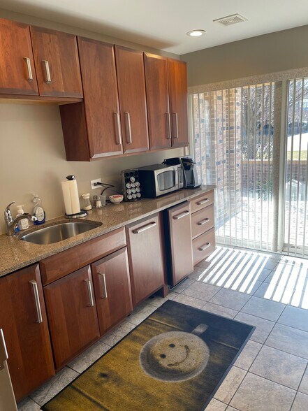 More Photos Of 620 Enterprise Dr, Oak Brook Light Distribution For Lease