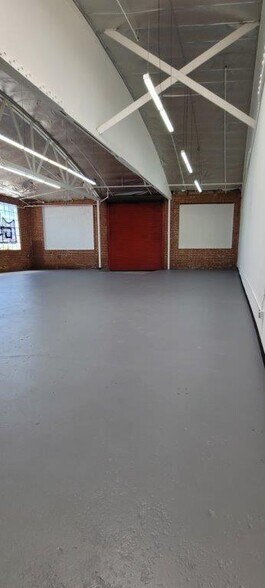 More Photos Of 2302 E 15th St, Los Angeles Industrial For Sale