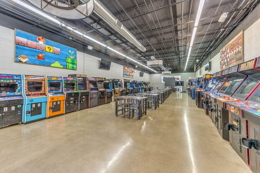 More Photos Of 7403-7421 N Milwaukee Ave, Niles General Retail For Sale