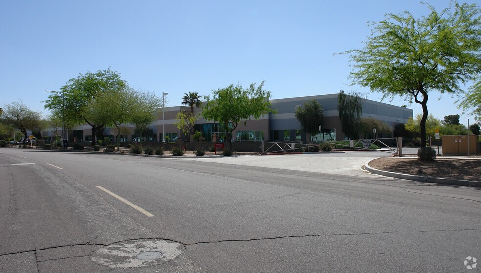 More Photos Of 2501 W Grandview Rd, Phoenix Light Manufacturing For Lease