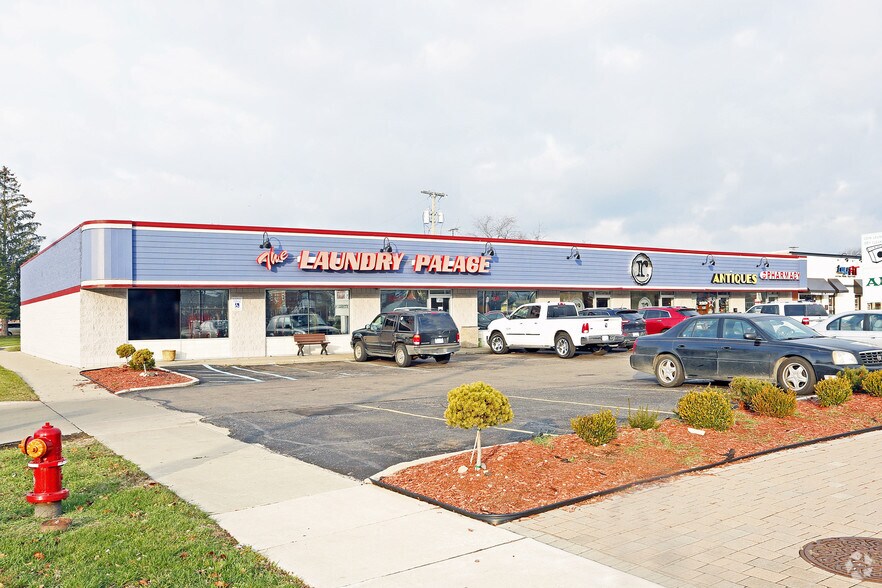 More Photos Of 110-140 S Main St, Clawson Unknown For Lease