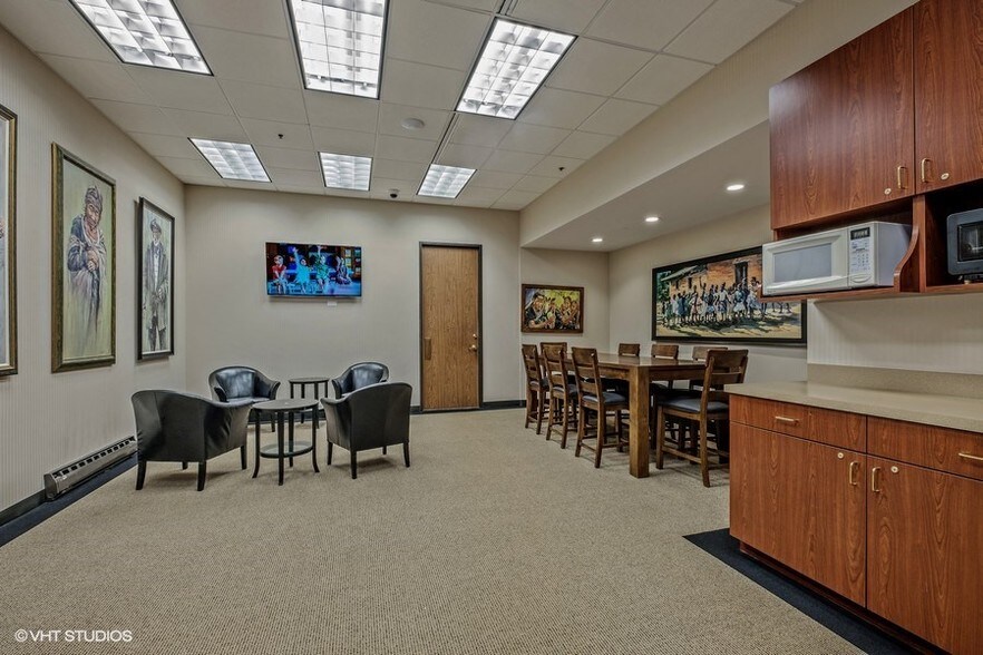 More Photos Of Northfield Plz, Northfield Office For Lease