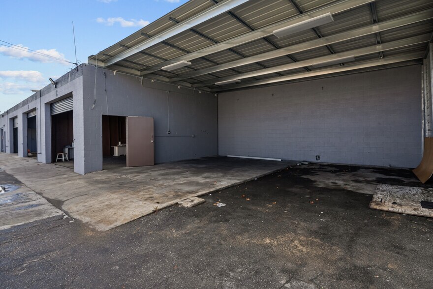 More Photos Of 9533 Atlantic Blvd, South Gate Auto Repair For Sale