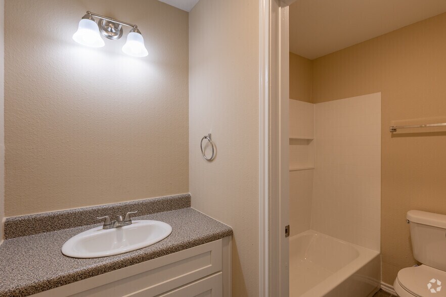 More Photos Of 475 S Denver St, Vidor Apartments For Sale