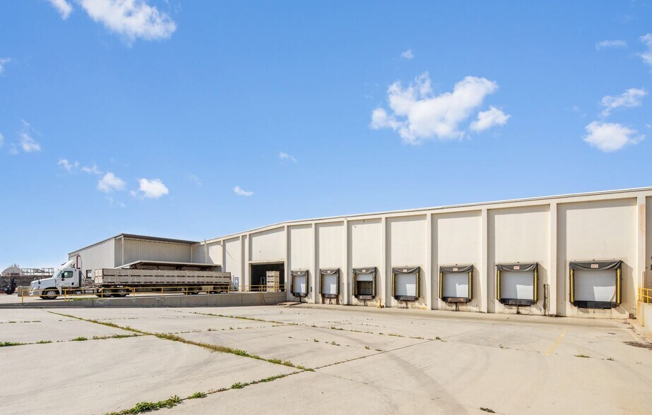 More Photos Of 6001 Snow Rd, Bakersfield Industrial For Sale