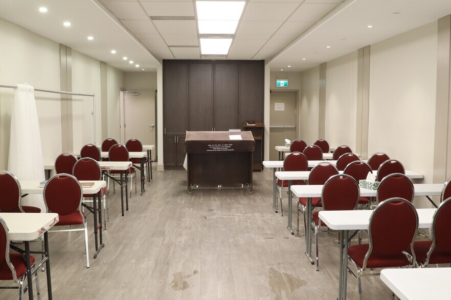 More Photos Of 1-19 Rue Sunnydale, Dollard-des-Ormeaux Storefront Retail Office For Lease