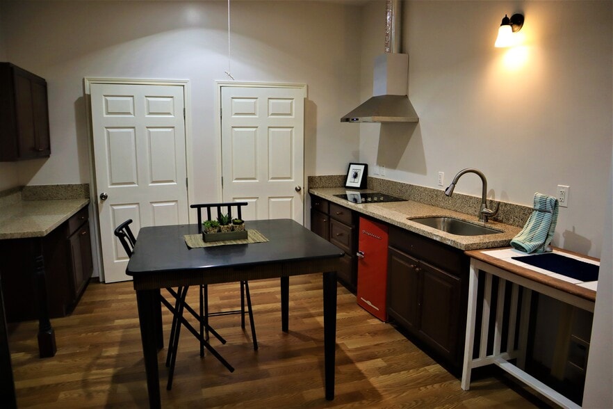 More Photos Of 7406 Gulf Fwy, Houston Office Residential For Lease