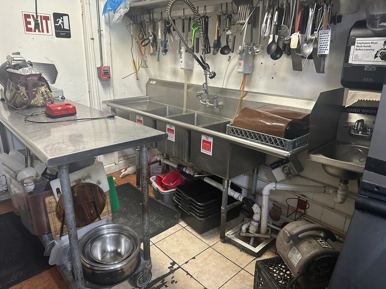 More Photos Of 1521 Margaret St, Jacksonville Restaurant For Lease