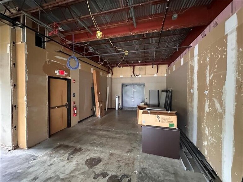 More Photos Of 800 Regis Ave, Pittsburgh Medical For Lease