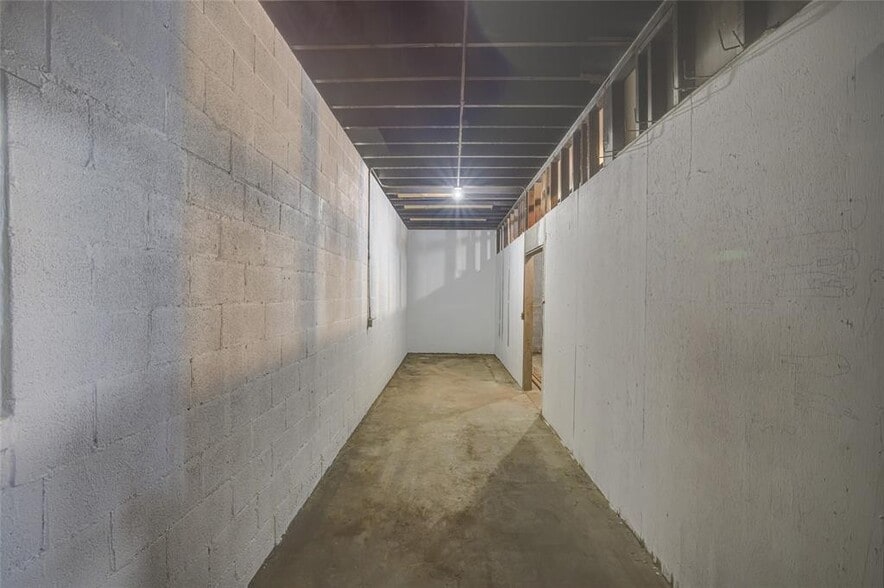 More Photos Of 4625 NW 10th St, Oklahoma City Distribution For Sale