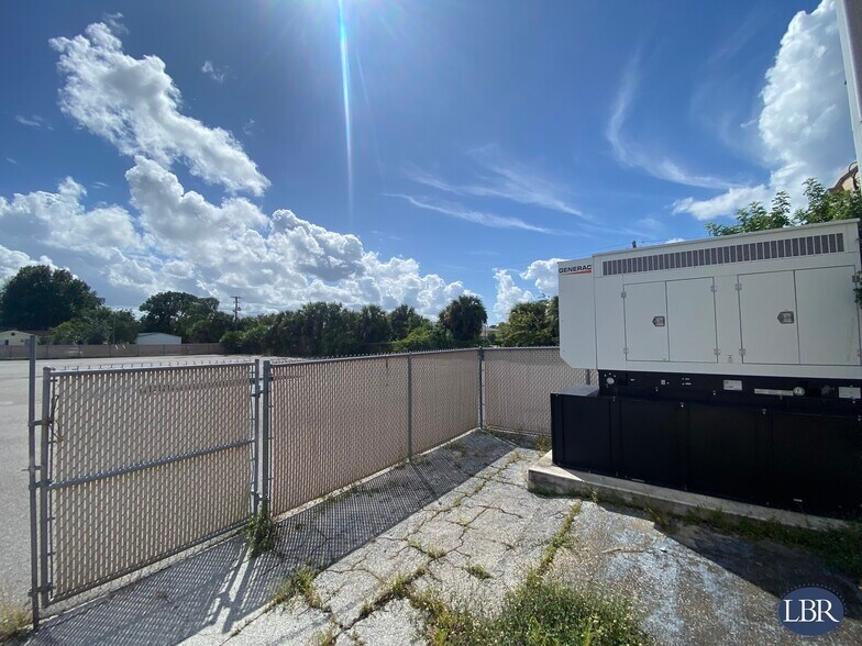 More Photos Of 185 Barton Blvd, Rockledge Storefront For Lease