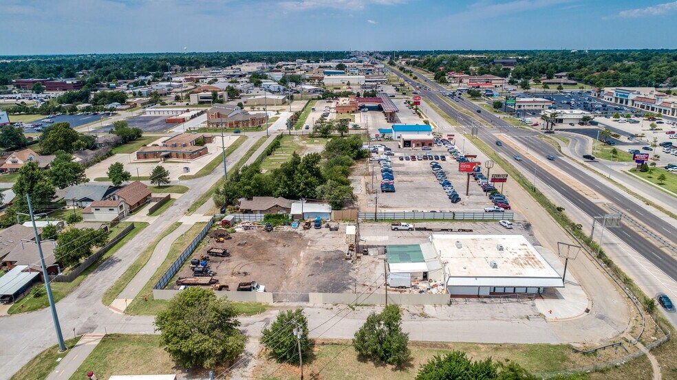 More Photos Of 3500 NW 39th St, Oklahoma City Office For Sale