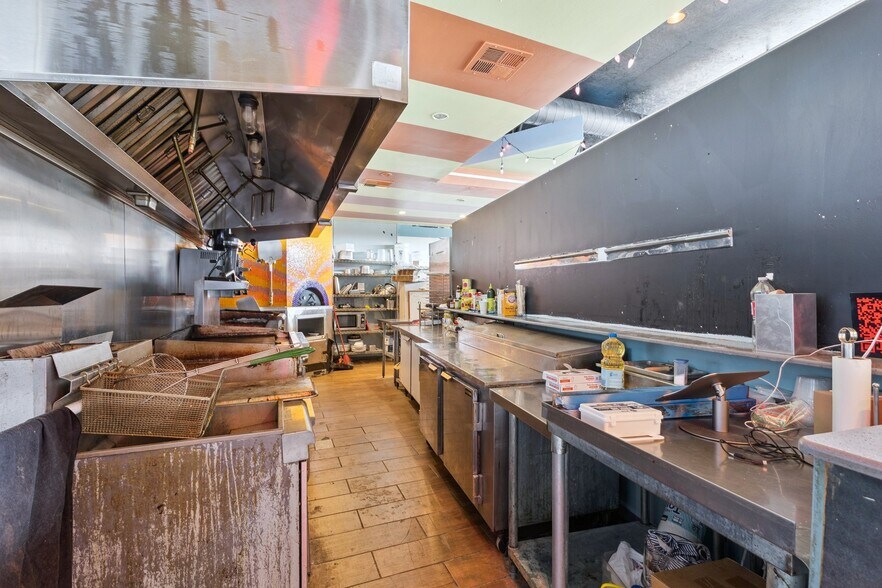 More Photos Of 1012 N Walker Ave, Oklahoma City Bar For Lease