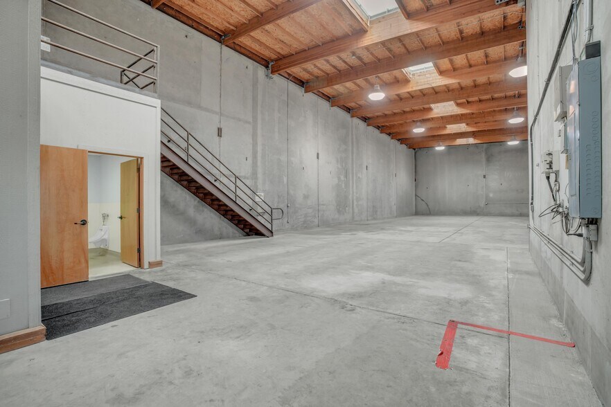 More Photos Of 1275 Venture Ln, Turlock Warehouse For Lease